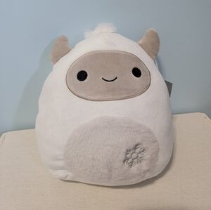 8" Amleth White Yeti Christmas Holiday Snowflake Squishmallow
